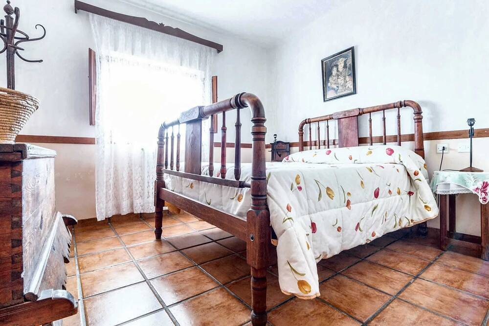 Homerez - House with Jacuzzi and Mountain Views in Noguericas in Caravaca de la Cruz, Murcia Inland