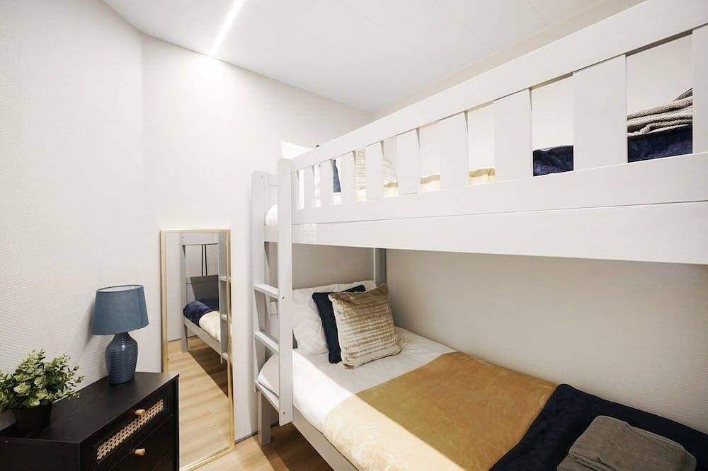 Unique Water Lodge with Rooftop in Tower Hamlets, London