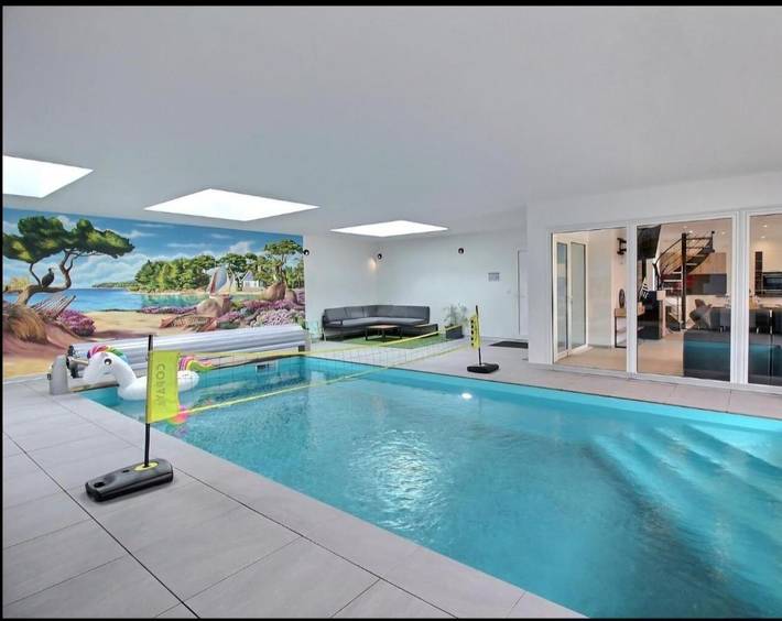 Location de vacances pour 10 personnes, avec Terrasse ainsi que Jardin et Piscine à Bourbriac
