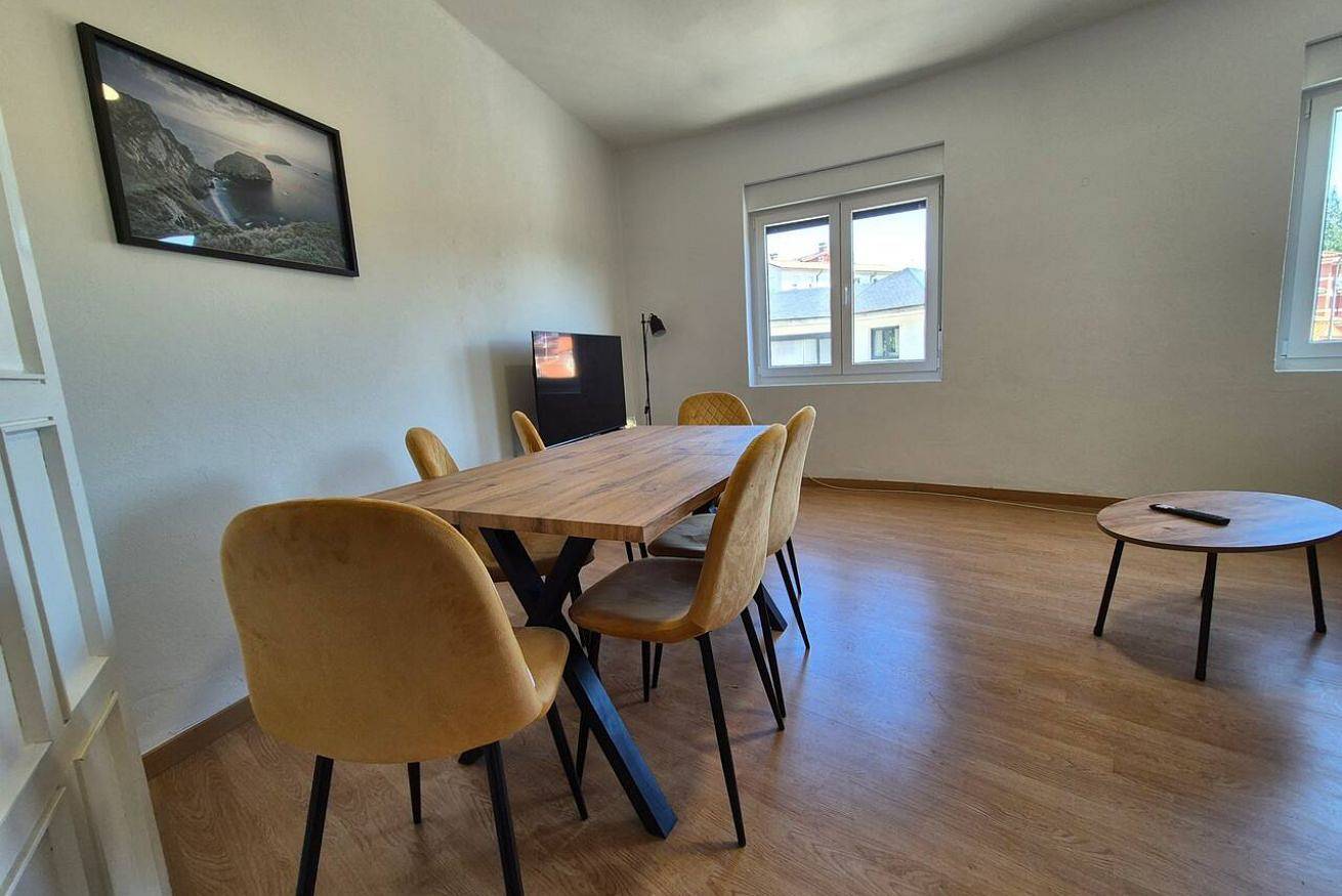 Ganze Wohnung, Chic City Apt: Wi-Fi, Dishwasher, Washer/Dryer in Oviedo, Cordillera Cantábrica