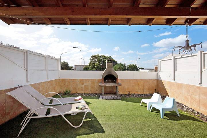 Ferienhaus "La Casa Blanca" mit Bergblick, Gemeinschaftspool und WLAN in Geafond, La Oliva