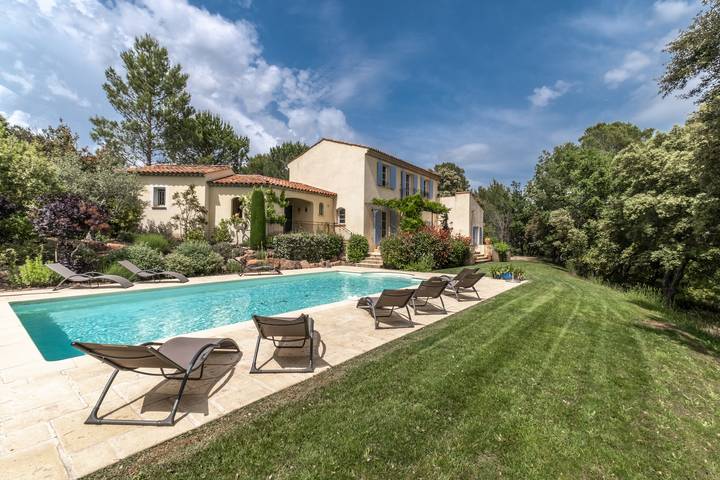 Villa pour 8 personnes, avec terrasse ainsi que jacuzzi et jardin - 1