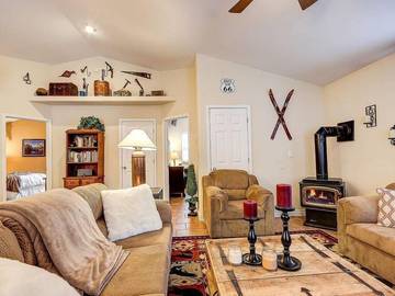 Log Cabin for 6 Guests in Coconino National Forest, Coconino County, Picture 1