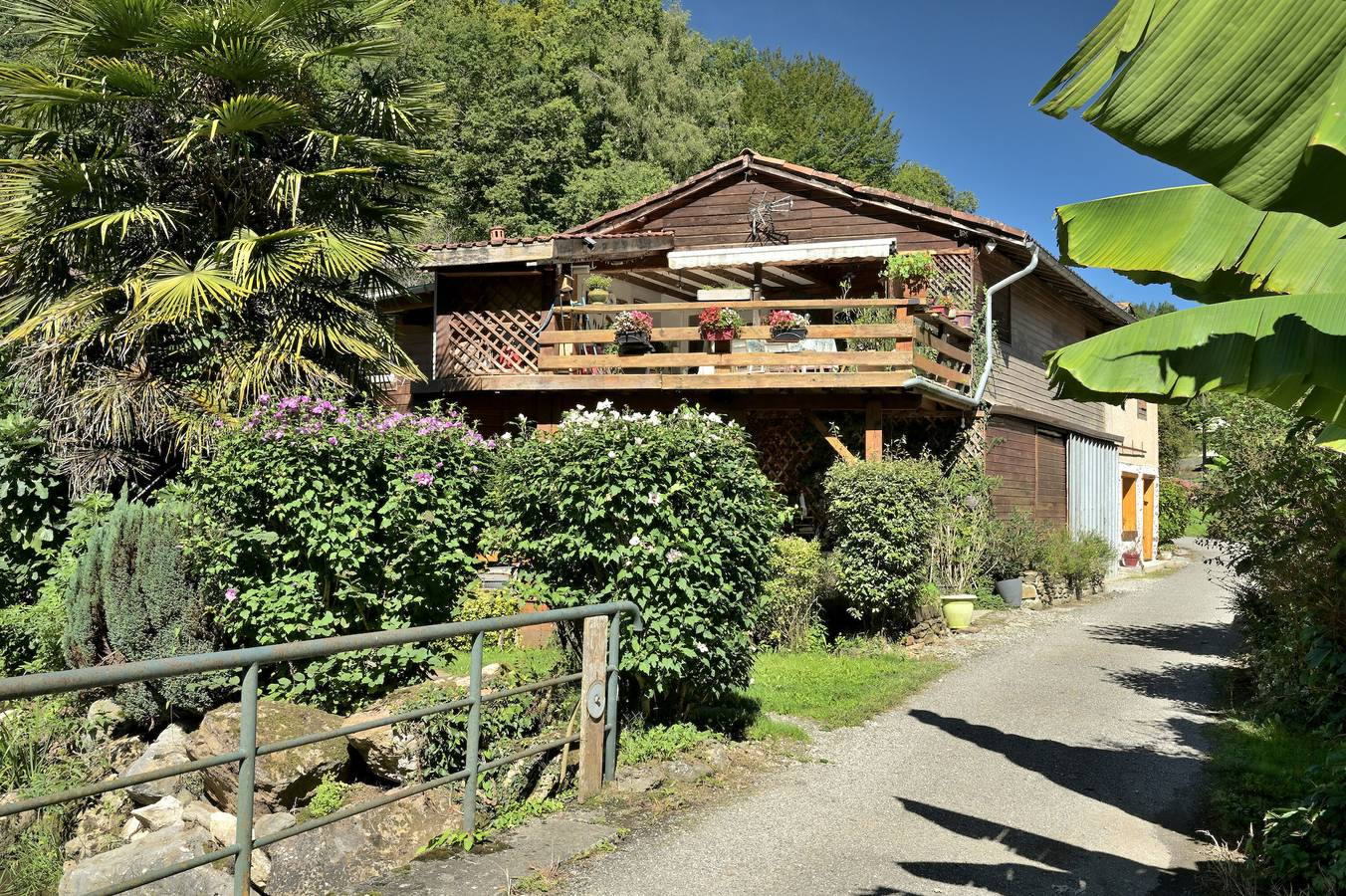 Maison de Vacances 'Au Fil De L'eau' avec Vue sur la Montagne, Terrasse Privée et Wi-Fi in Chein-Dessus, Haute-Garonne