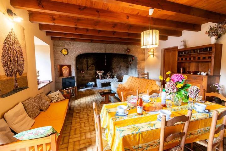 Gîte pour 6 personnes, avec jardin et piscine dans Le Buisson - 2