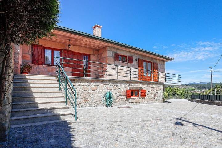 Gîte pour 8 personnes, avec jardin et balcon