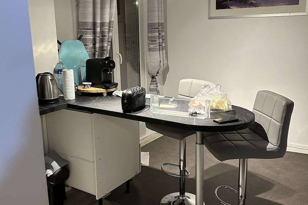 Entire apartment, Black Gold Rental in Aulnay-sous-Bois, Seine-Saint-Denis