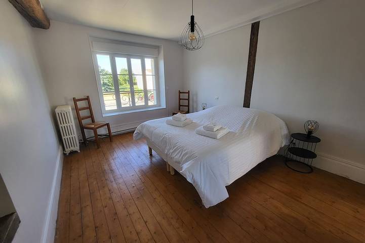 Location de vacances pour 14 personnes, avec jardin à Coulonges-Cohan - 2