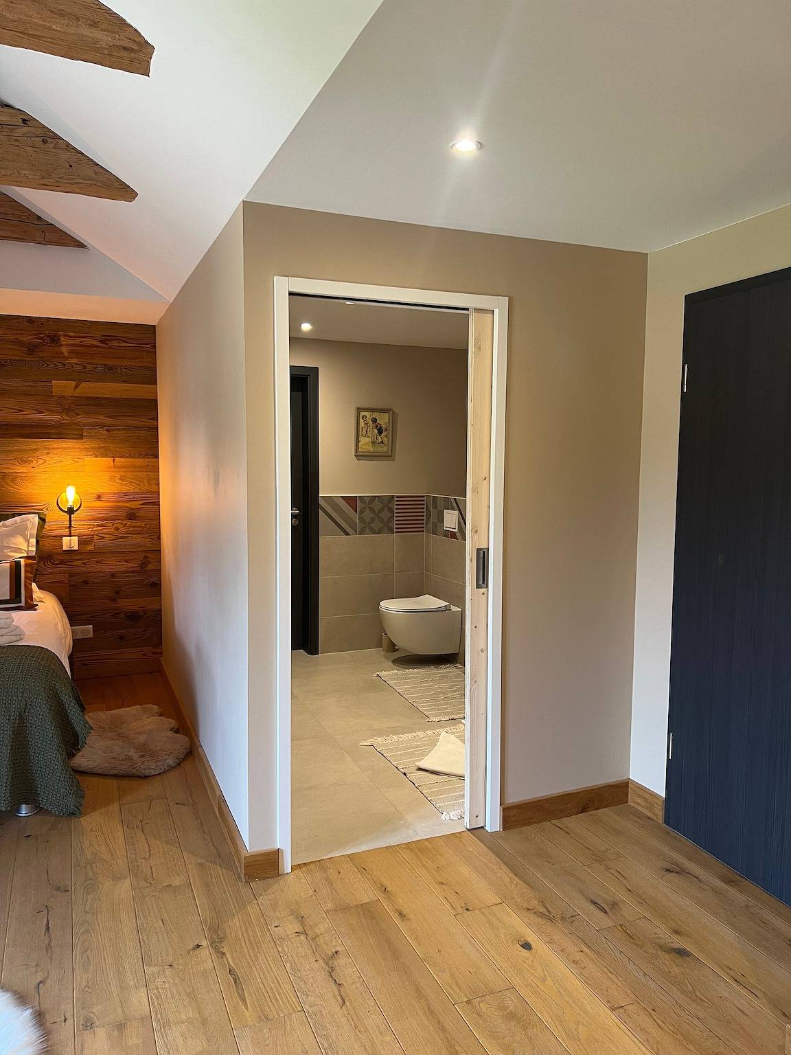 Chambre d’hôtes « Chambre Brimbelle et salle de bain » avec terrasse partagée, Wi-Fi et clim in Champdray, Saint-Dié-des-Vosges