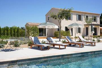 Gîte pour 2 personnes, avec jardin et terrasse ainsi que piscine et vue à Graveson