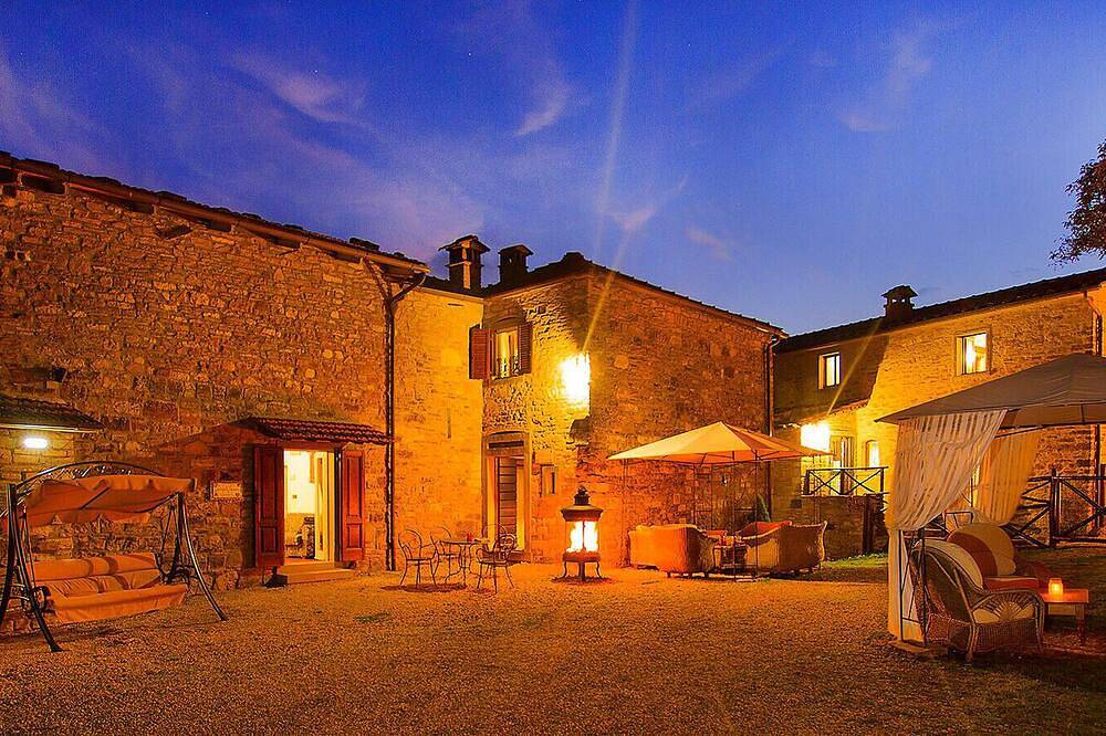 Ganze Wohnung, Leonardo Apartment mit Blick auf den Geburtsort und das Schloss von Michelangelo in der Toskana in Caprese Michelangelo, Valtiberina