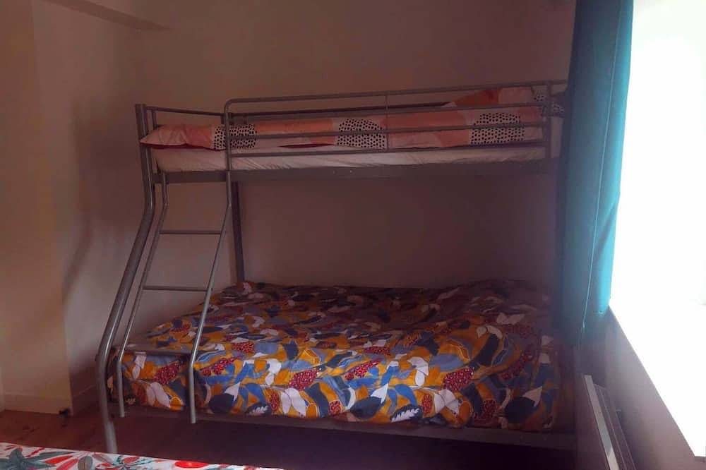\"La Tour\", cosy, quiet accommodation. in Vertrieu, La Tour-du-Pin region