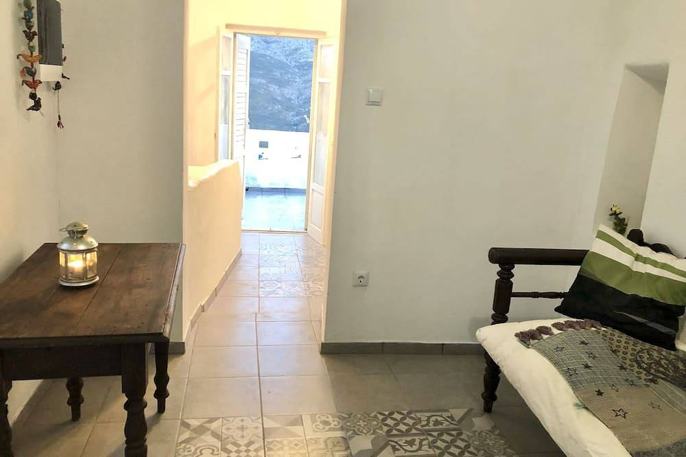 Cycladic White Stone House in super convinent location Chora in Cícladas