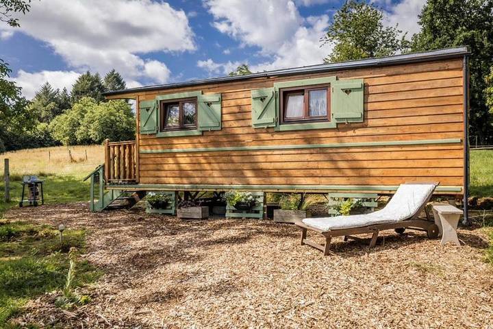 Location de vacances pour 2 personnes, avec vue ainsi que terrasse et jardin à Ségur-le-Château - 4