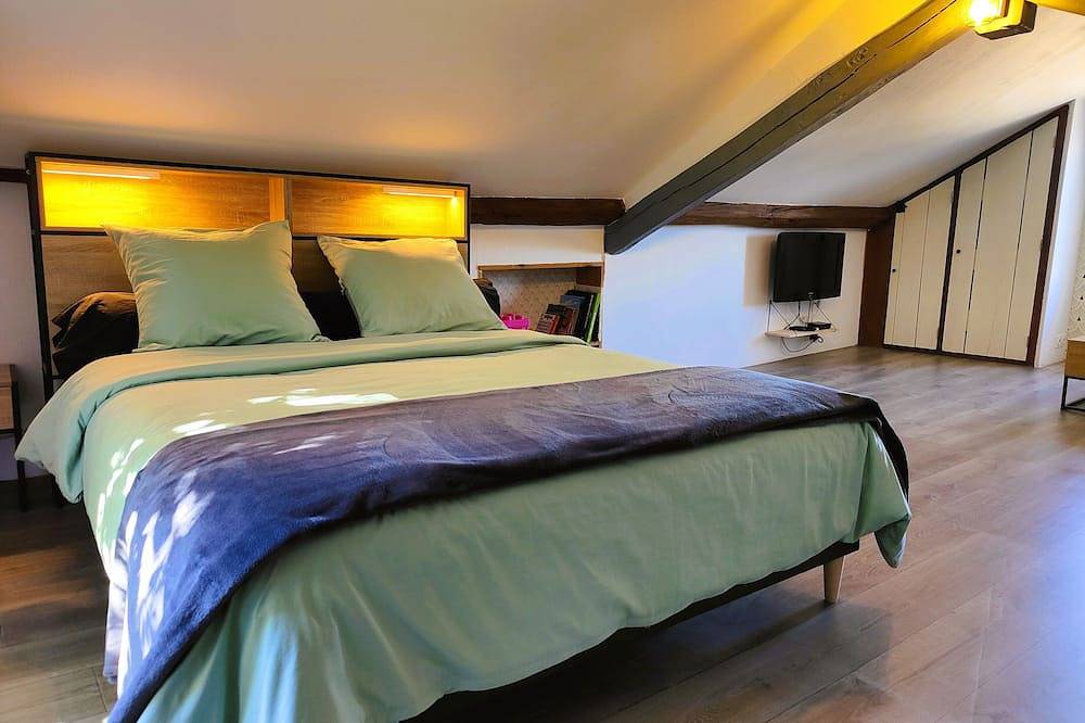 Villa Garona with pool between Toulouse and Pyrenees mountains in Cazères, Alto Garona