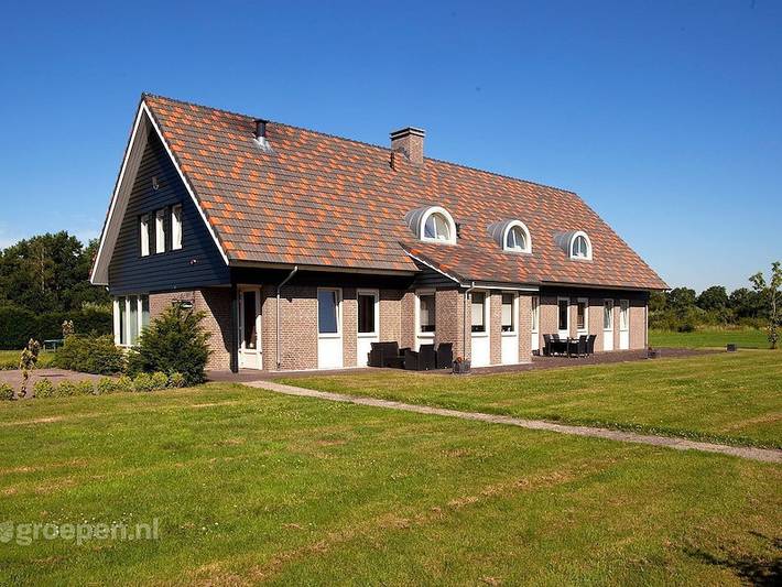 Vakantiehuis voor 20 personen, with sauna and balkon/terras as well as terras in Noord-Brabant