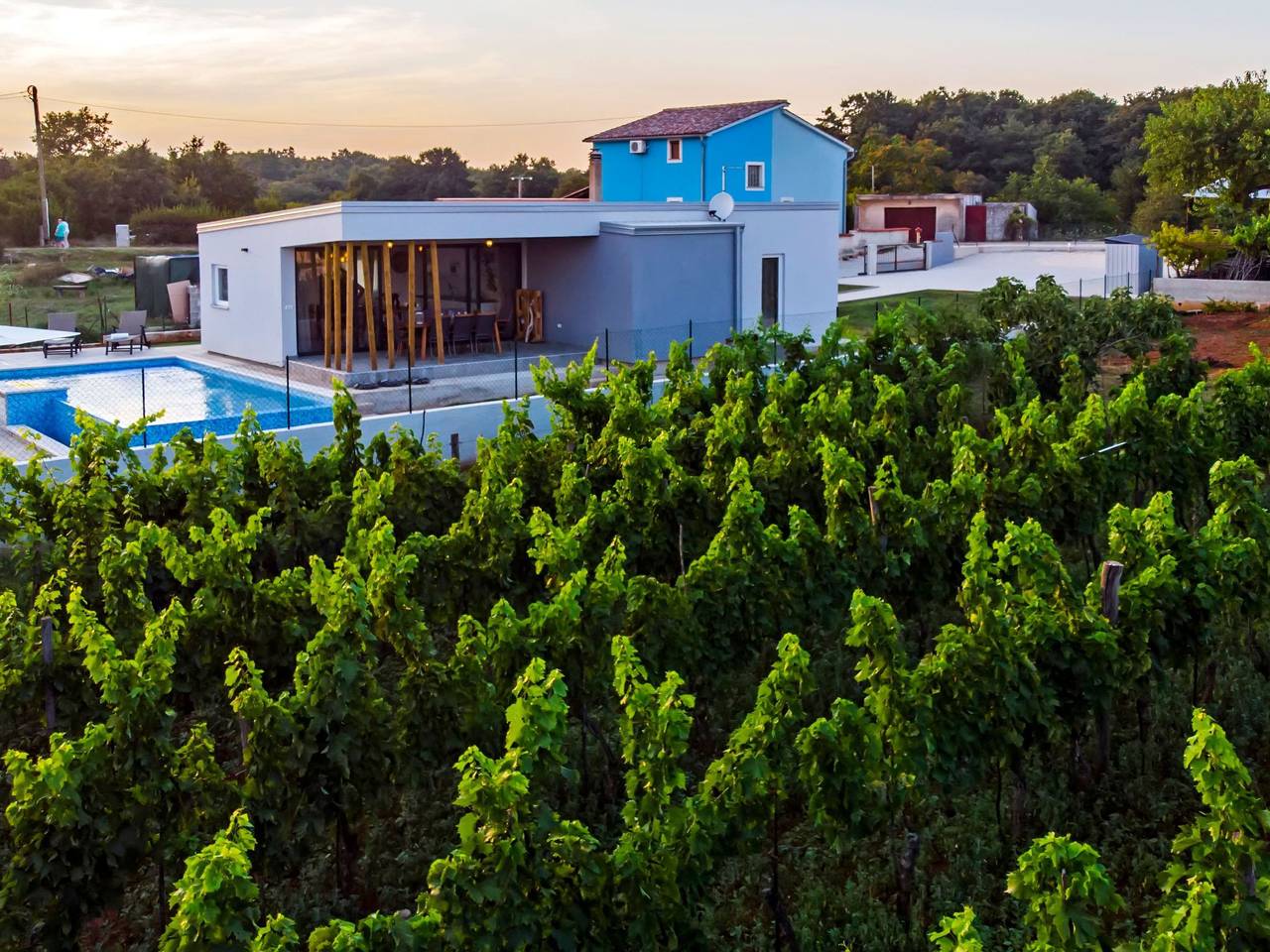 Vollständig freistehende Designervilla mit Infinity-Pool in Marčana, Südküste Istrien