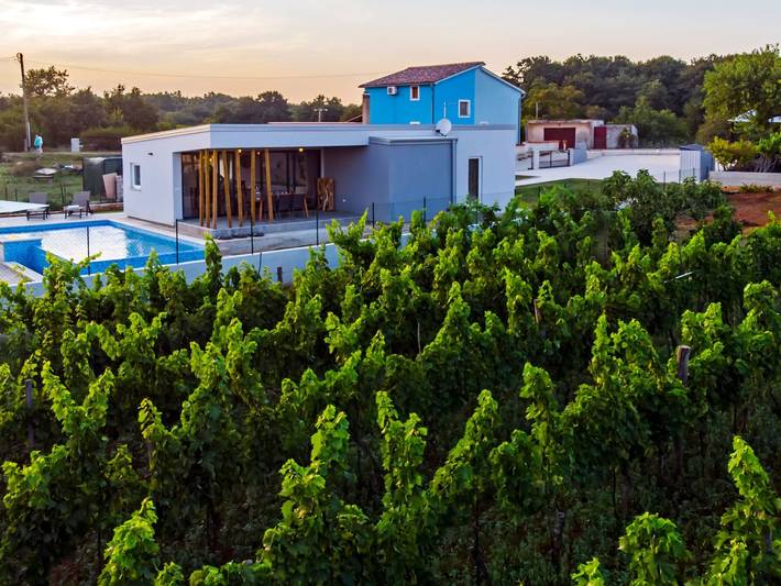Vollständig freistehende Designervilla mit Infinity-Pool in Marčana, Südküste Istrien
