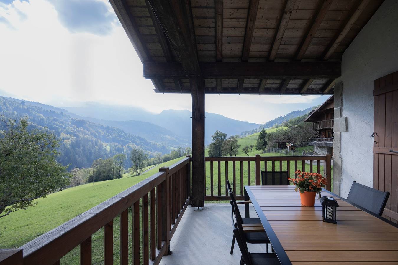 Gîte La Clé Des Champs : vue montagne, terrasse privée et Wi-Fi in Manigod, Région d'Annecy