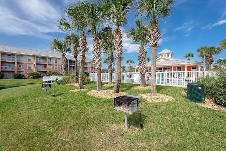 Vacation rental for 6 people, with pool and balcony in St. Augustine Beach