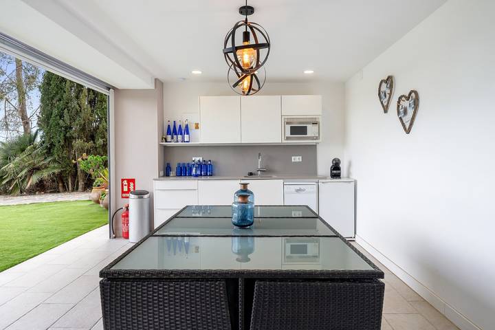 Holiday Home 'Valle De Los Sueños' with Mountain Views, Wi-Fi & Air Conditioning in Canyelles (Barcelona), Garraf