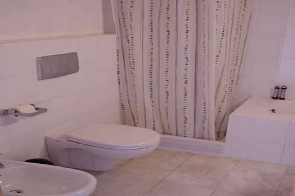 Ganze Wohnung, Ein authentisches Familienreiseziel mit Privatsphäre nahe am Meer. in Agios Ilias, Ileia
