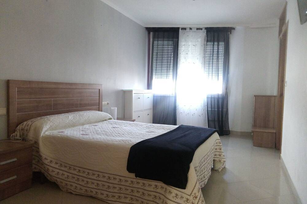 Entire apartment, Cervantes Apartment Ideal for families and groups looking for space in Ribeira, Rías Baixas
