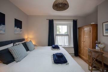 Log Cabin for 4 People in Bath, The Cotswolds, Photo 3