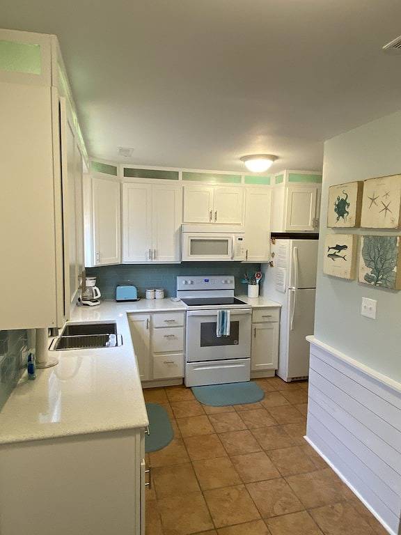 Vacation rental for 6 people, with pool and balcony in Pine Knoll Shores