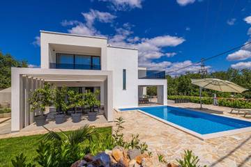 Ferienhaus für 10 Personen, mit Garten und Pool auf Krk