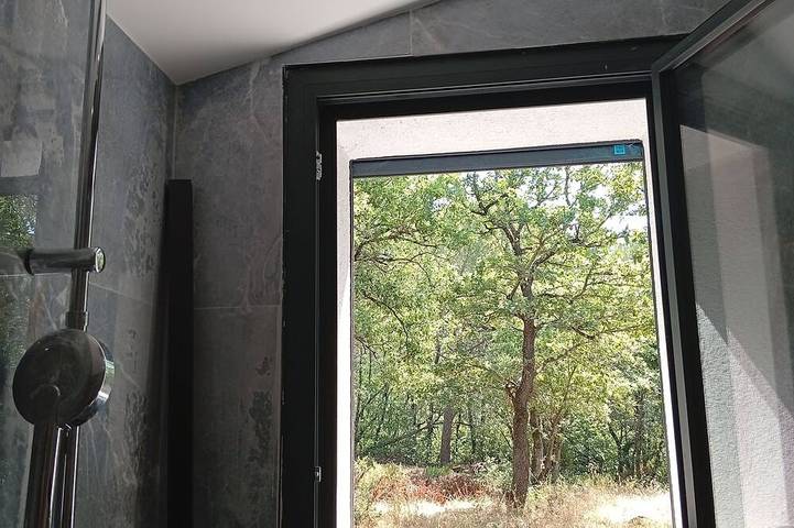 Appartement entier, Un petit paradis, niche au milieu des bois ( ste baume, canal de provence,... in Rougiers, Région de Brignoles