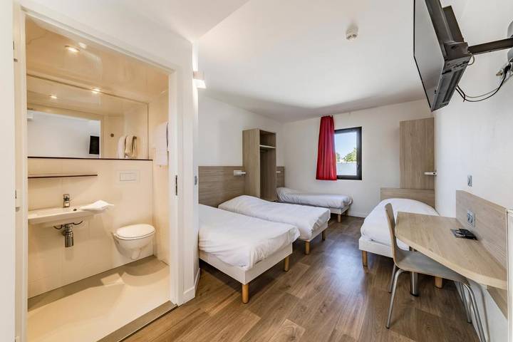 Hôtel pour 2 personnes, avec jardin et terrasse, animaux acceptés à Chantepie - 2