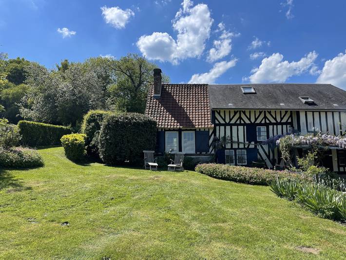 Holiday Home 'Le Paradis' with Private Terrace, Private Garden and Wi-Fi in Les Champeaux, Argentan Området