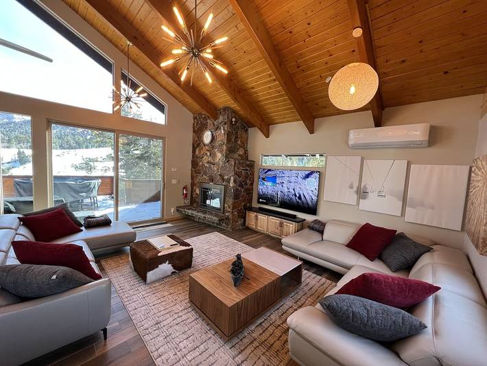 Glamping for 8 people, with hot tub and sauna as well as balcony and yard in Big Bear Lake