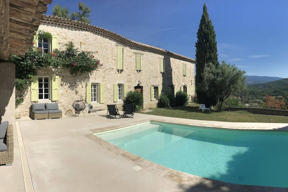Large country house in a village in the Lubéron park, Forcalquier country in Limans, Parc naturel régional du Luberon
