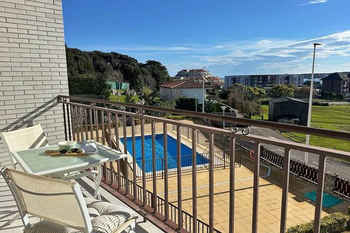 Ferienwohnung für 4 Personen, mit Pool und Balkon - 1