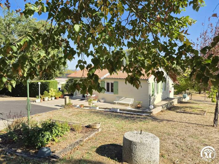 Gîte pour 4 personnes, avec Terrasse ainsi que Jardin et Piscine à Labastide-Dénat