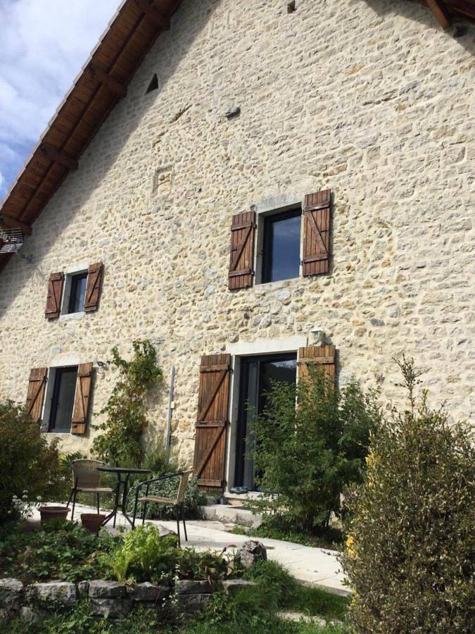 Double Room with Private Bathroom in Lompnieu, Belley