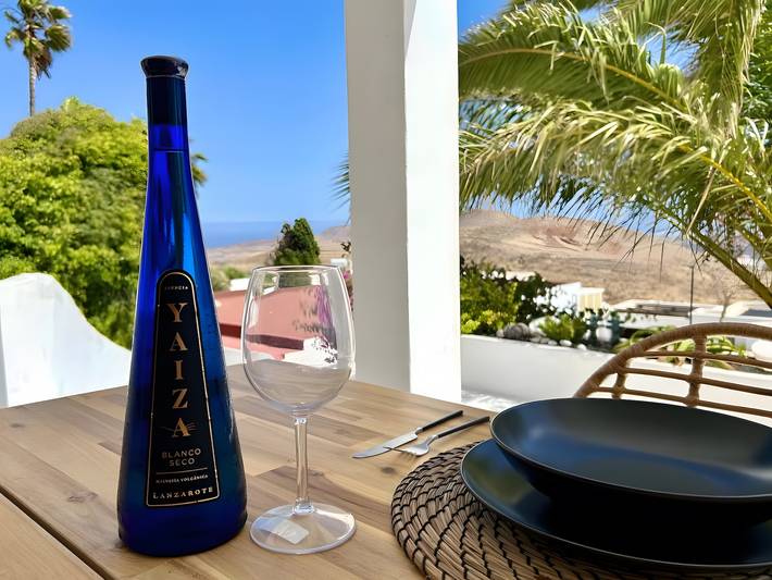 Ferienvilla 'Haley's – Luxus auf Lanzarote' mit Bergblick, privater Terrasse und Wlan in Nazaret, Teguise