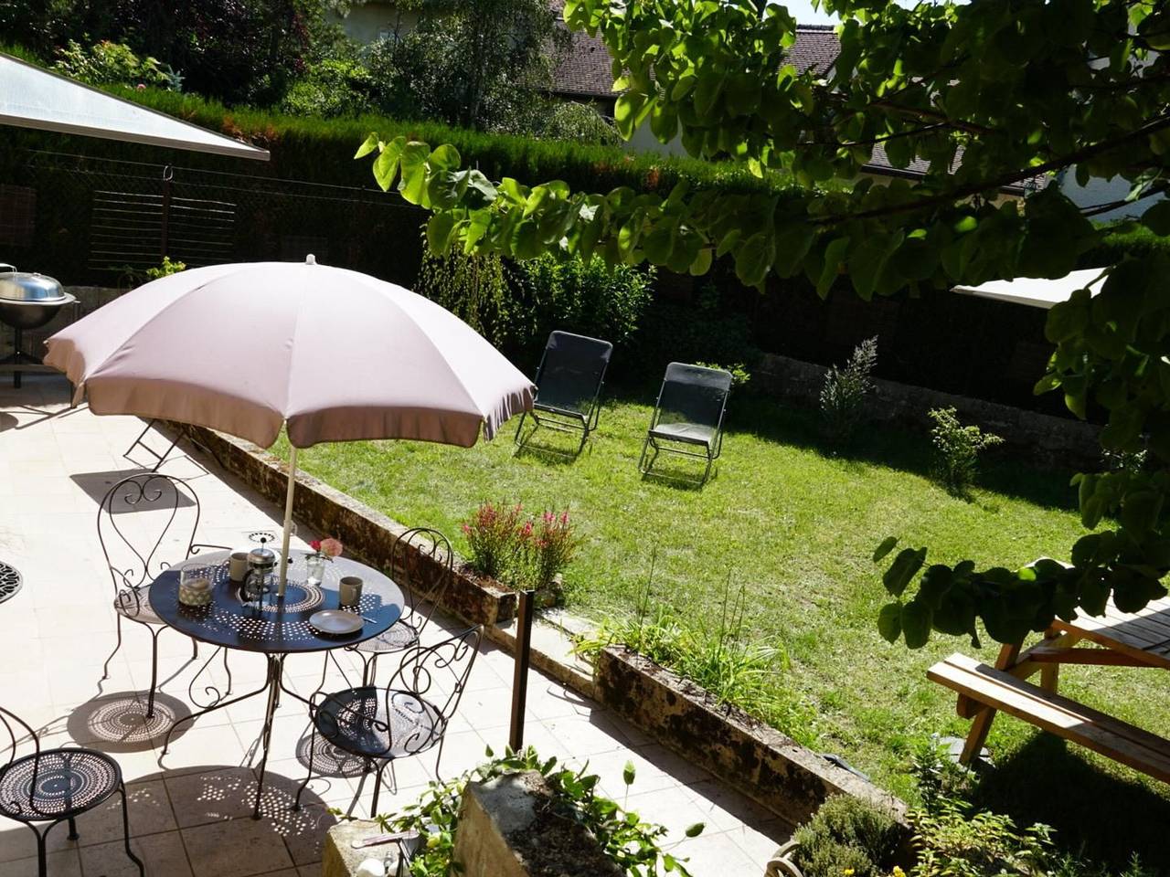 Casa renovada en Semur-en-Auxois, jardín privado, internet, cerca del centro medieval in Semur-en-Auxois, Región de Montbard