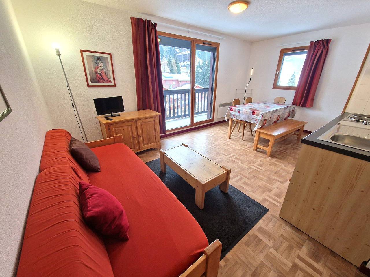 Geheel appartement, 2-room + cabin apartment, 6 people, center of Valfréjus with balcony in Valfréjus, Modane