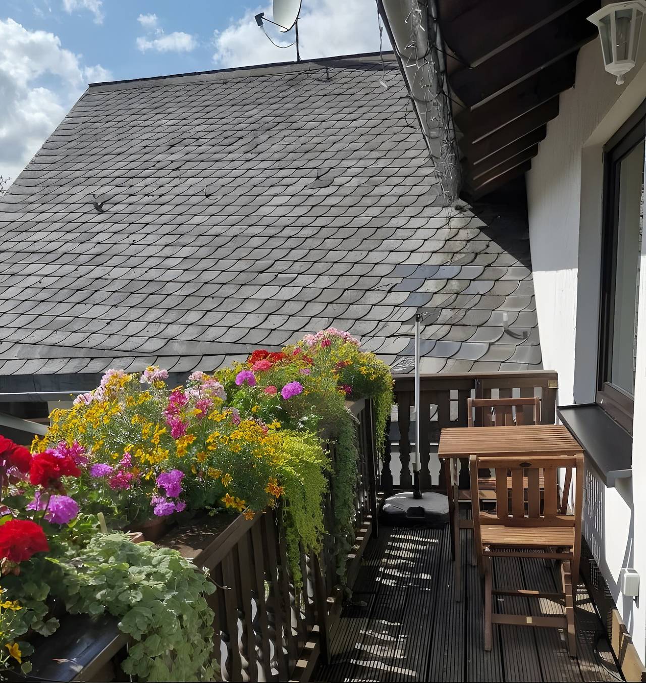 Ganze Wohnung, Apartment 'Fewo A' mit Bergblick, Balkon und Wlan in Willingen, die Mittelgebirge