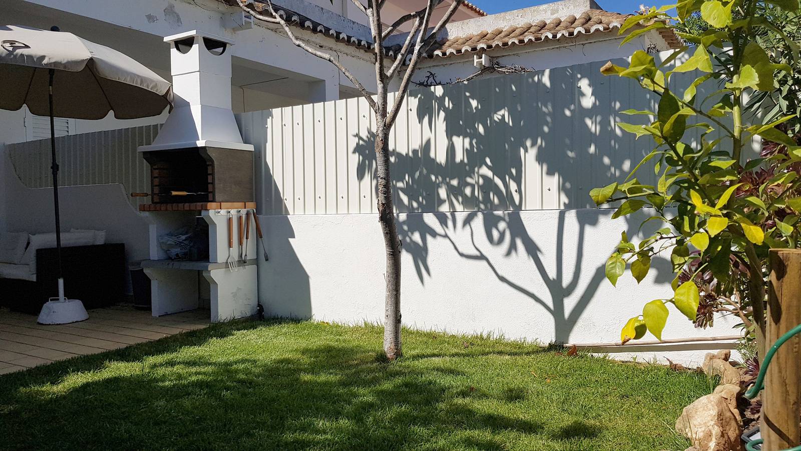 Magnific Studio with a cozy garden, 5 minutes to t, foto 14