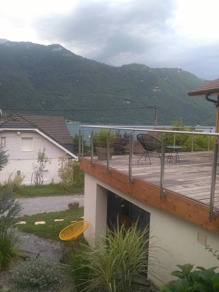Maison d’hôte pour 2 personnes, avec Jardin ainsi que Vue et Vue sur le lac à Entrevernes