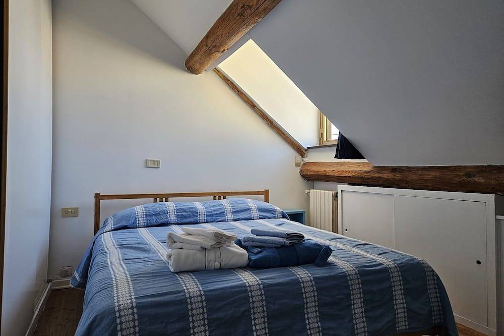 Entire apartment, The Attic of Vico Mandorla in Savona (City), Savona