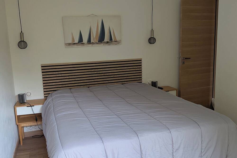 Entire apartment, Upper Cassis with ocean views, 92m² air-conditioned apartment, swimming pool in the complex in Cassis, Calanques National park