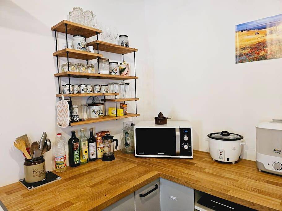 Appartement entier, One-Bedroom Apartment in Marsanne, Région de nyons