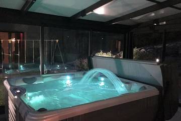 Maison de campagne pour 11 personnes, avec jardin ainsi que jacuzzi et terrasse à Onnion