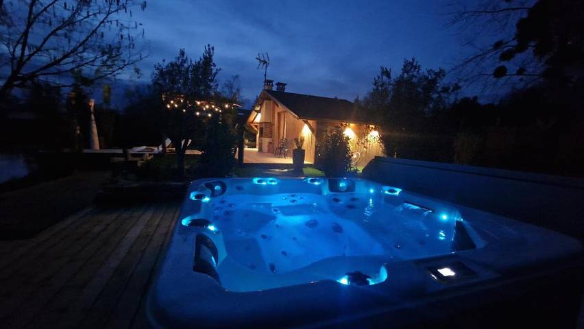 Location de vacances pour 2 personnes, avec jacuzzi et jardin à Prouilly