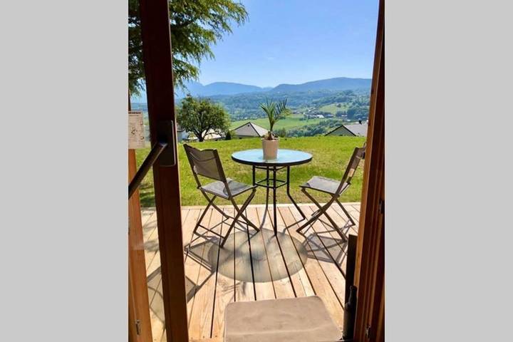 Gîte pour 2 personnes, avec vue et jardin dans Vimines